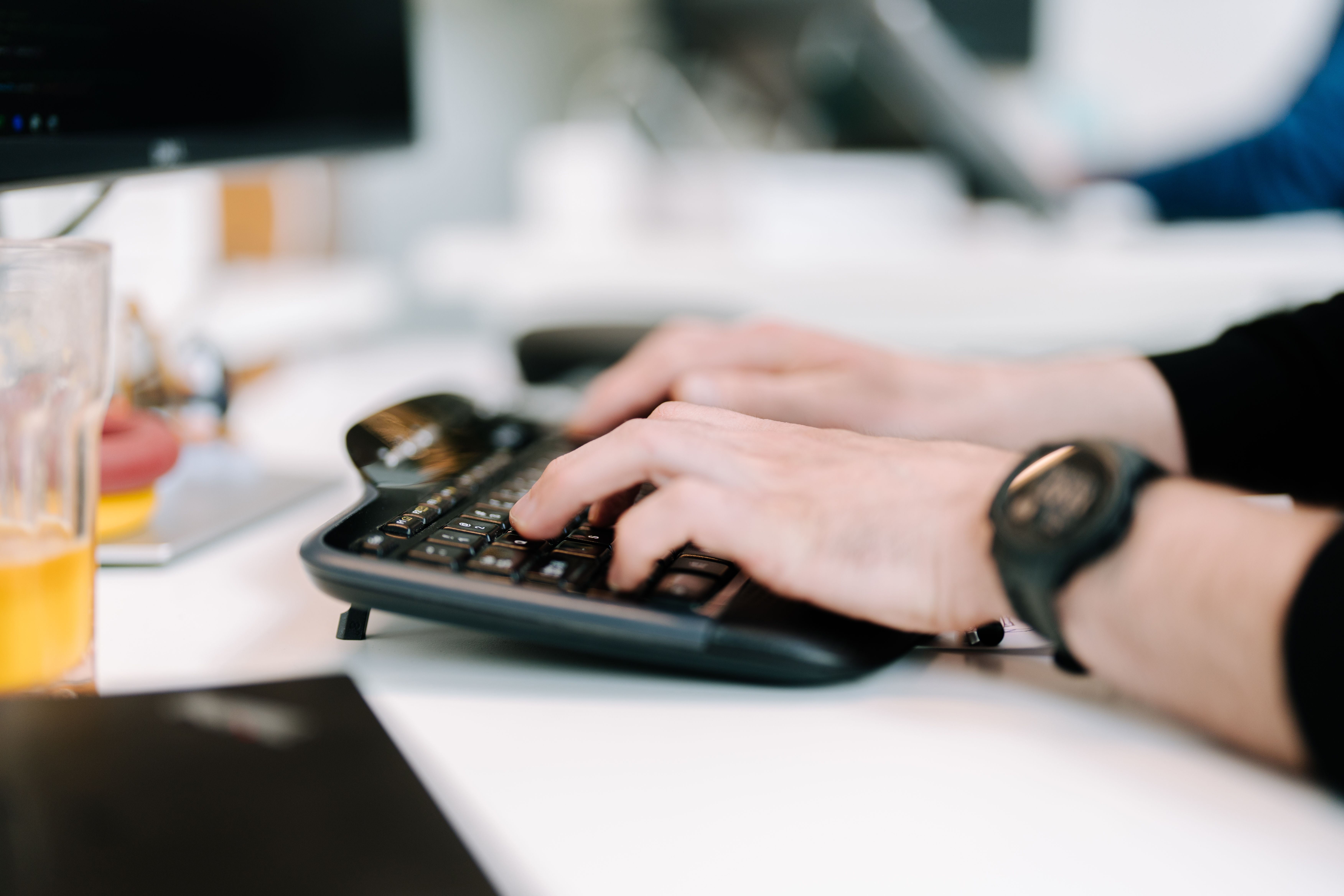 Migrating 10 million monthly queries: How Bolt moved Looker from Presto to Databricks