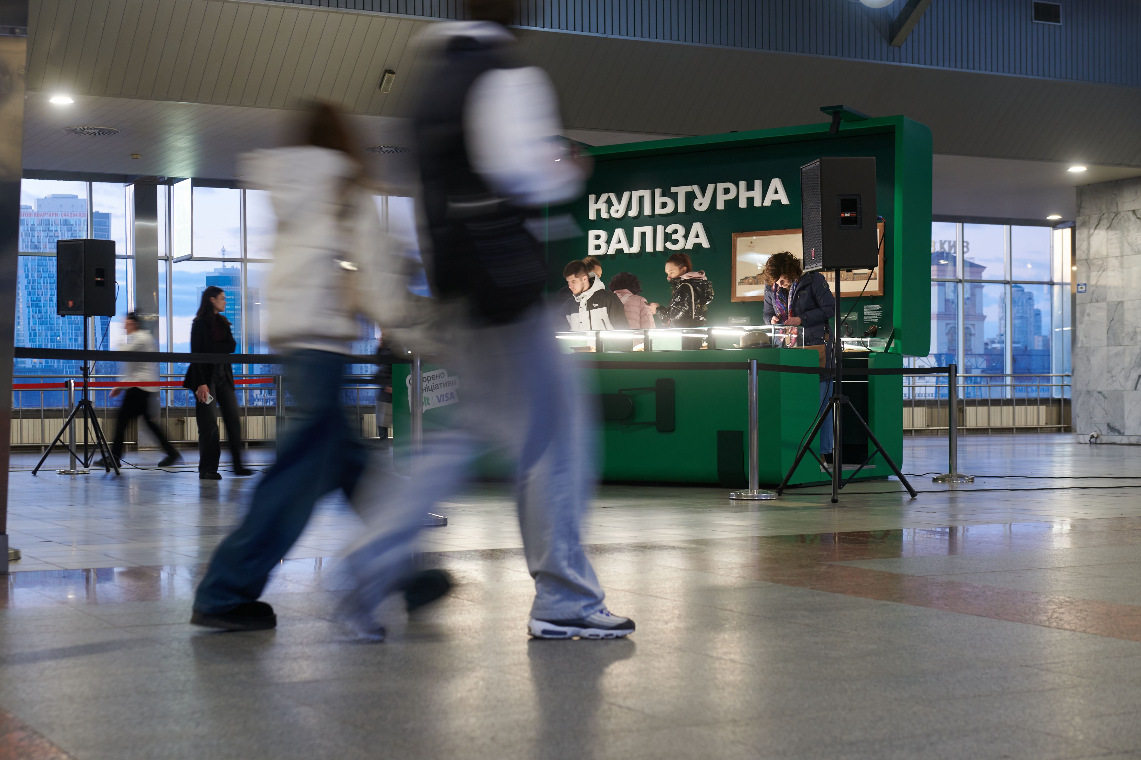 «Культурна валіза»: Bolt та Port of Culture відкрили виставку української культури на київському вокзалі