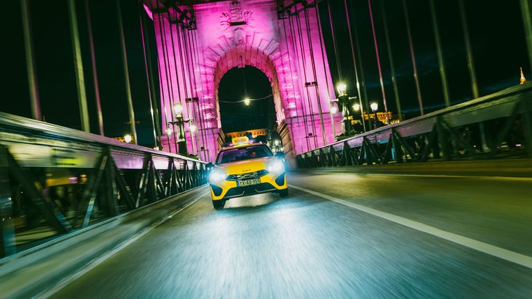 Éjszakai fuvart tervezel? Ezért népszerű a „Nők a Nőkért” kategória a Boltnál